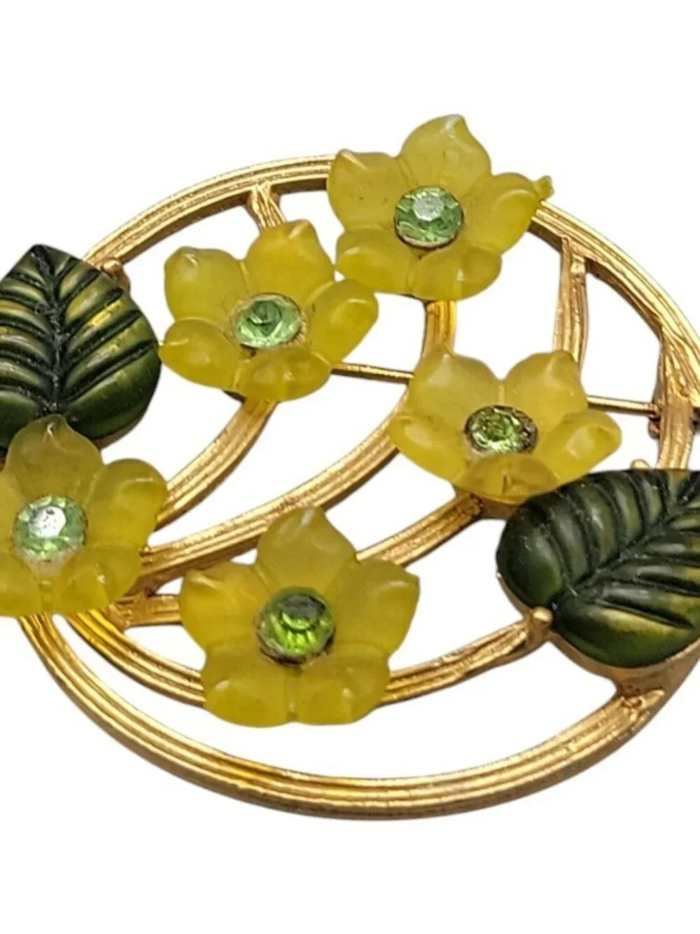 VTG Lucite Flower Wreath Brooch Gold Tone Molded Glass Leaf Circle Pin Unsigned